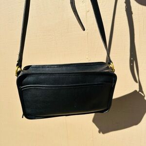 Vintage coach multi compartment zip swingpack 9974